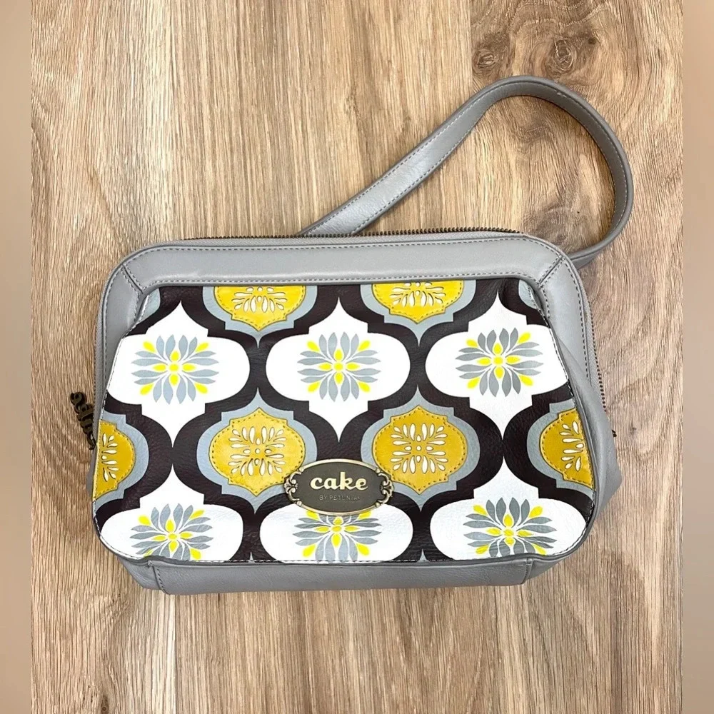 Petunia Pickle Bottom Marmalade Fondant Cake Cameo Clutch Purse Bag Women's Gray